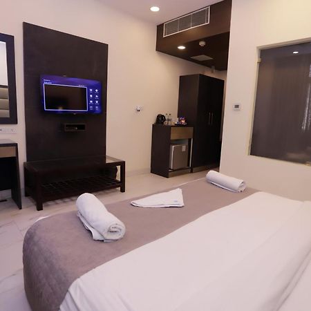 Hotel Pk Residency نويدا المظهر الخارجي الصورة
