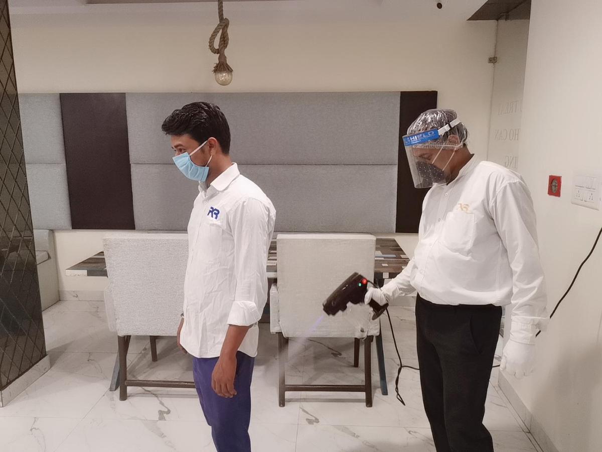 Hotel Pk Residency نويدا المظهر الخارجي الصورة