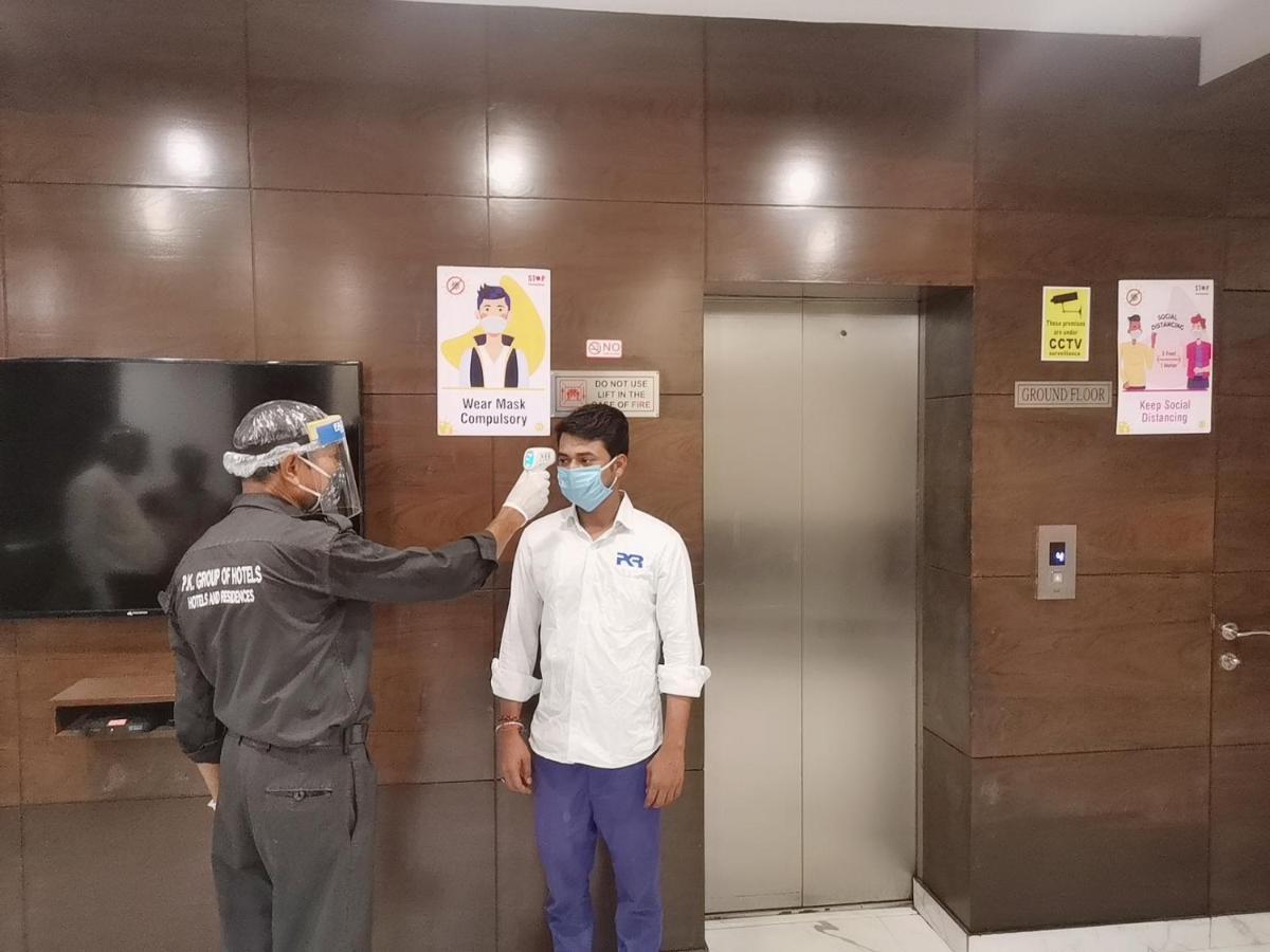 Hotel Pk Residency نويدا المظهر الخارجي الصورة