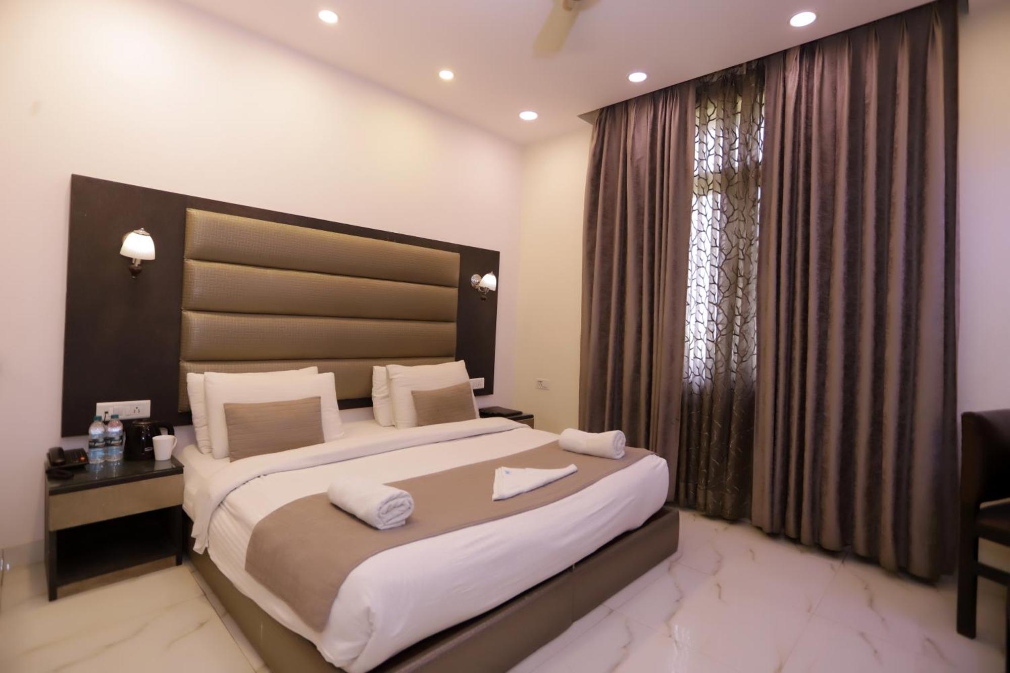 Hotel Pk Residency نويدا المظهر الخارجي الصورة