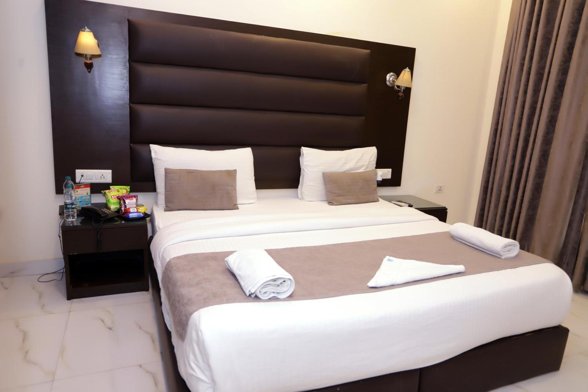 Hotel Pk Residency نويدا المظهر الخارجي الصورة