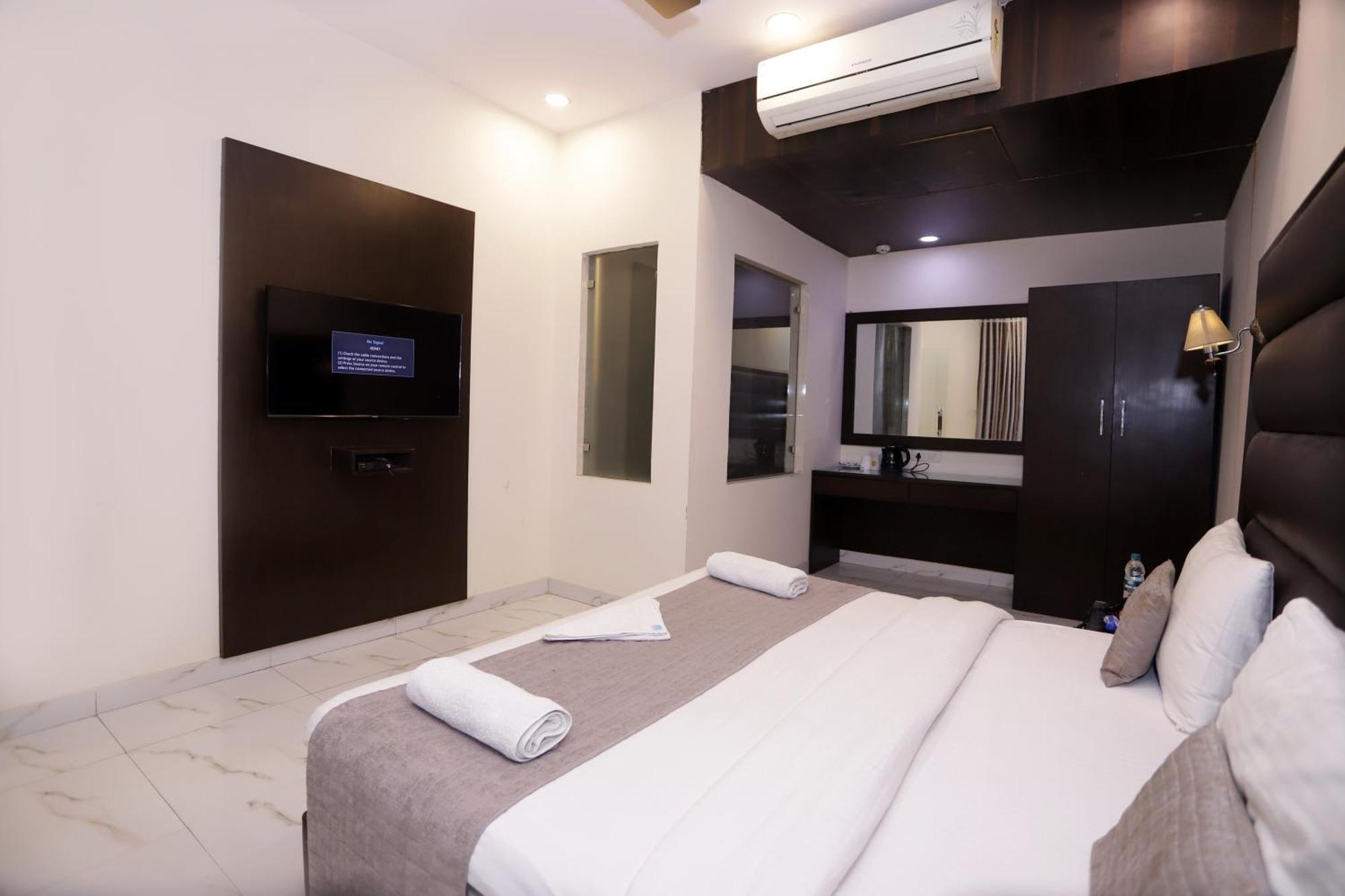 Hotel Pk Residency نويدا المظهر الخارجي الصورة