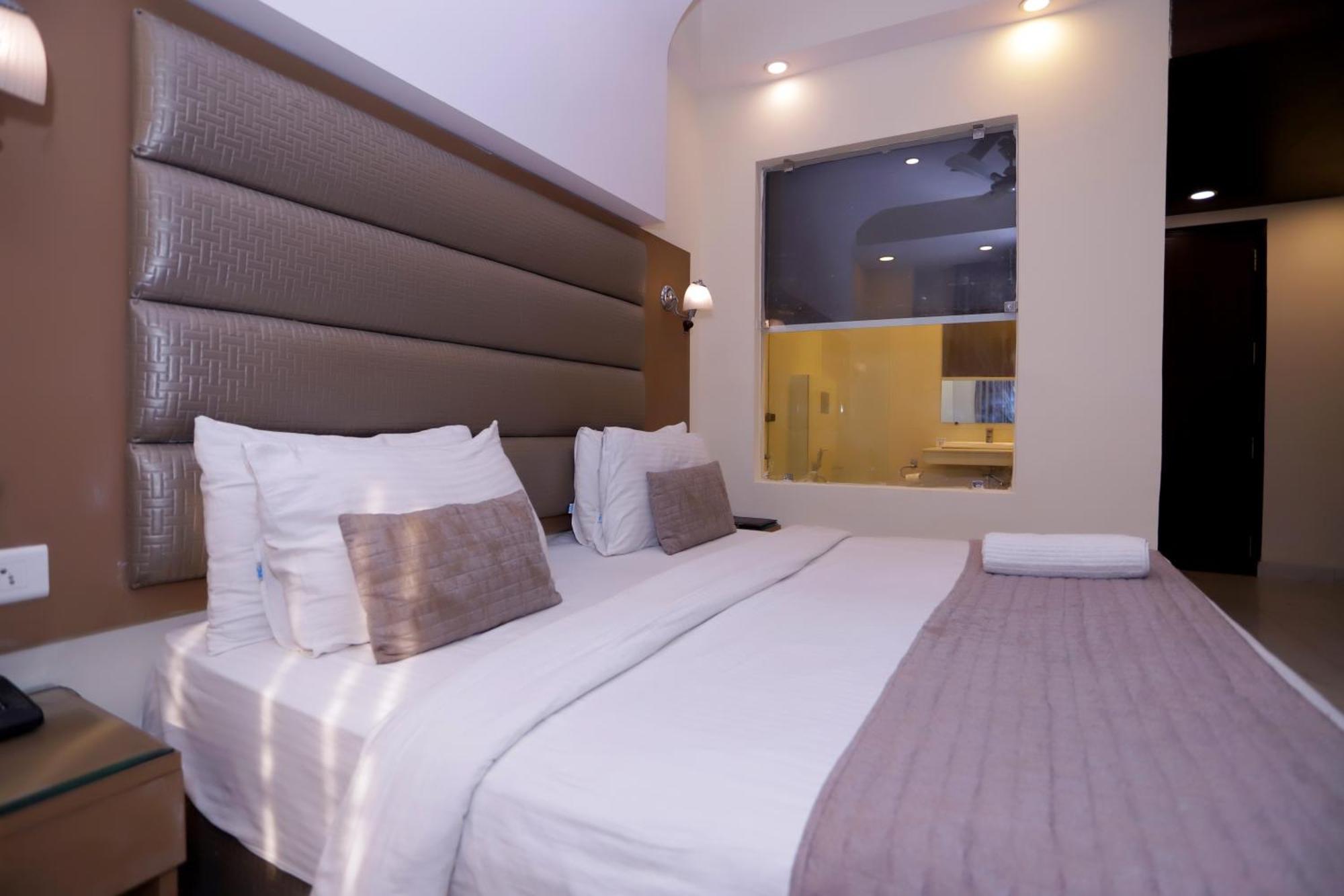 Hotel Pk Residency نويدا المظهر الخارجي الصورة