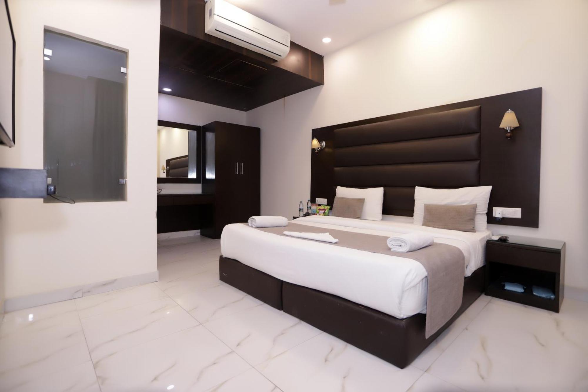 Hotel Pk Residency نويدا المظهر الخارجي الصورة