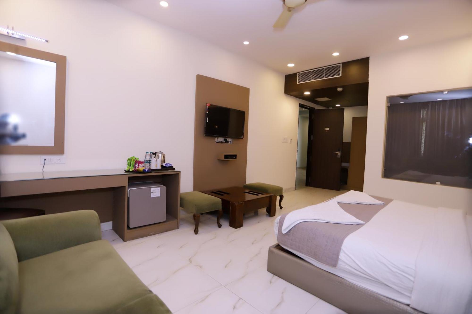 Hotel Pk Residency نويدا المظهر الخارجي الصورة