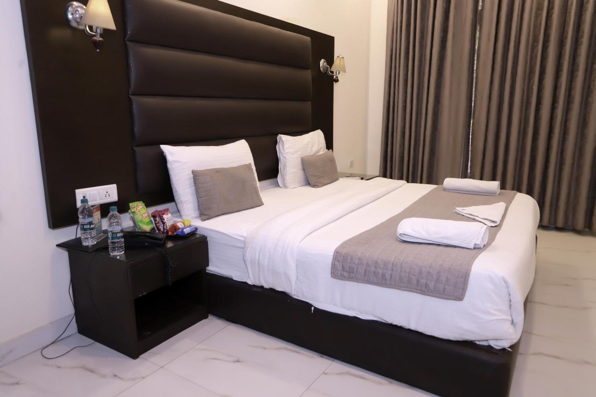 Hotel Pk Residency نويدا المظهر الخارجي الصورة