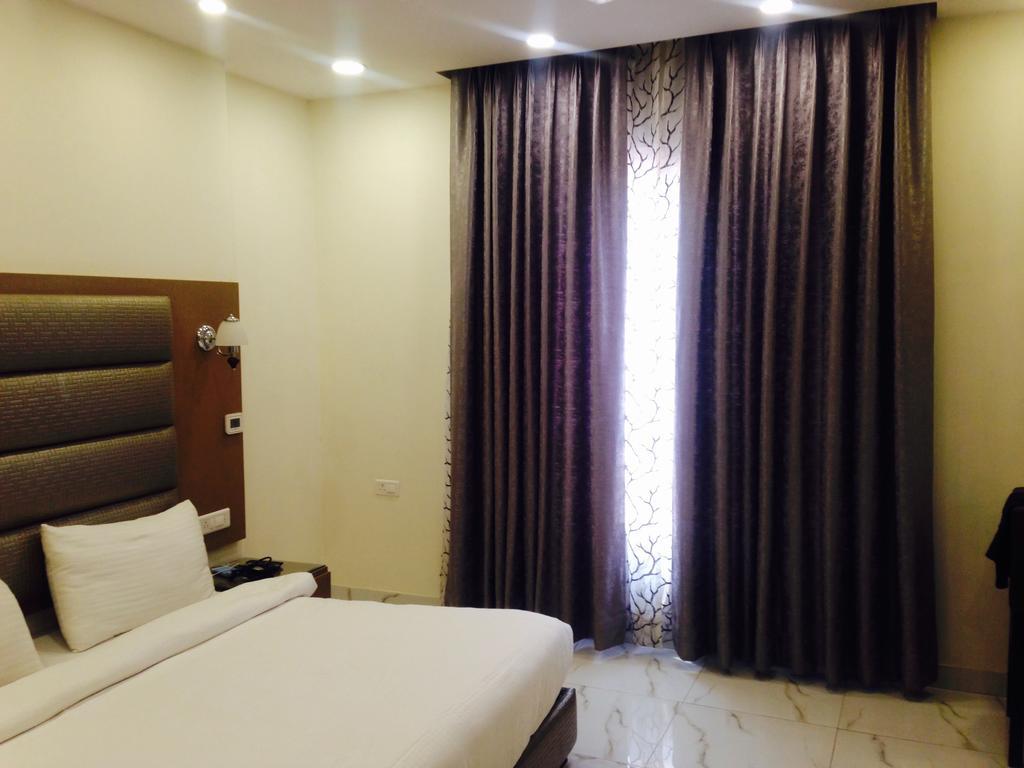 Hotel Pk Residency نويدا المظهر الخارجي الصورة