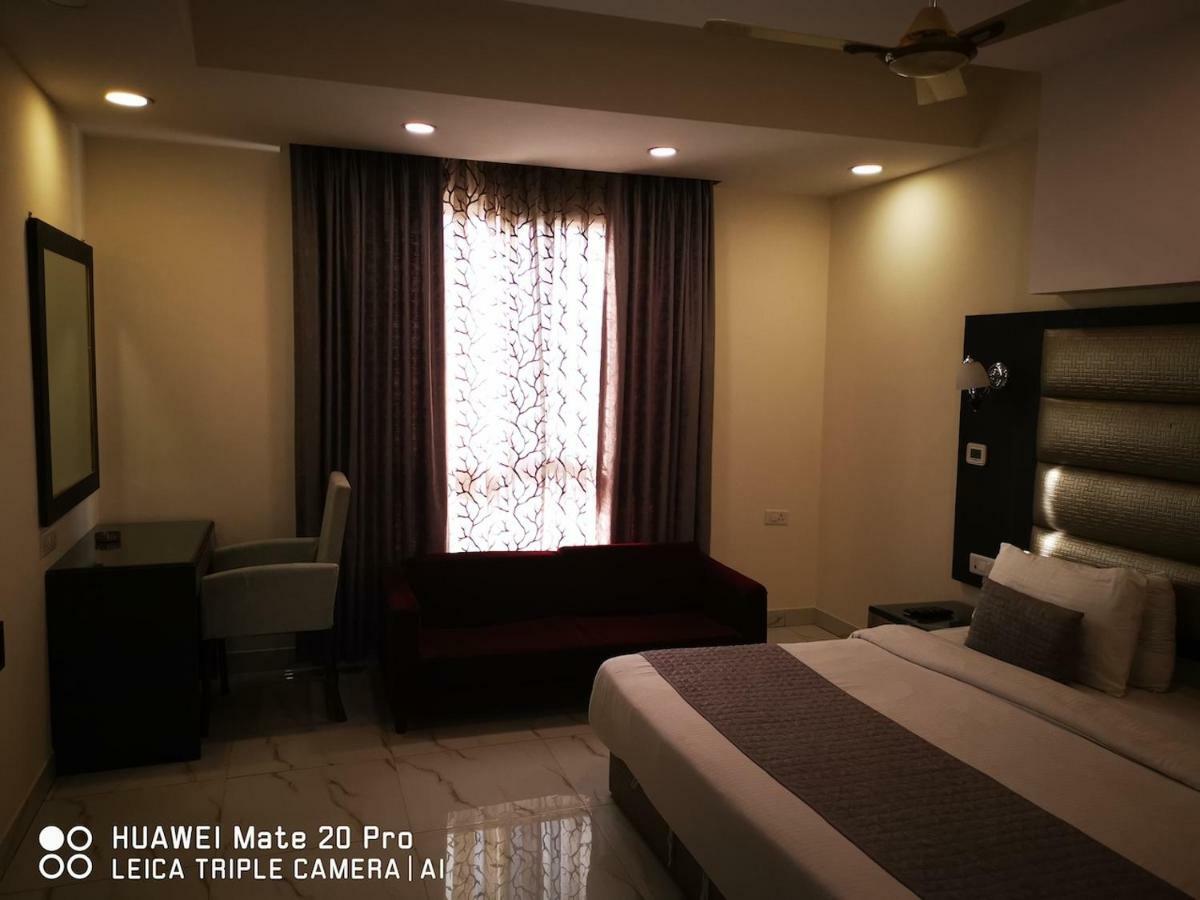 Hotel Pk Residency نويدا المظهر الخارجي الصورة